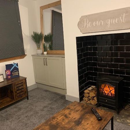 Cosy Cottage In Redcar - Workstays Uk Wilton  Bagian luar foto