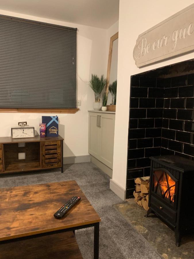 Cosy Cottage In Redcar - Workstays Uk Wilton  Bagian luar foto